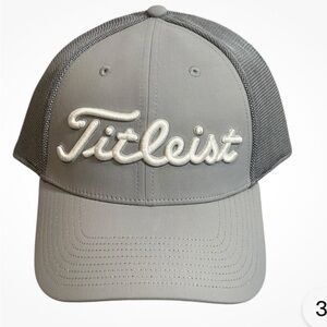 Titleist NWOT Men’s Golf Tour  Fitted Gray & White Mesh Cap